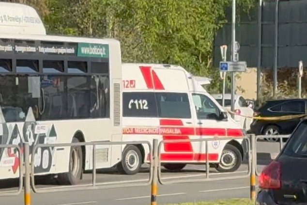 Panevėžyje įvykusi avarija: mopedo vairuotojas patyrė sunkius sužalojimus po susidūrimo su automobiliu