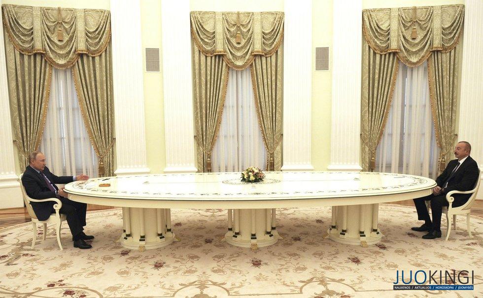 Ekspertai įžvelgia Parkinsono ligos požymius Vladimiro Putino elgesyje